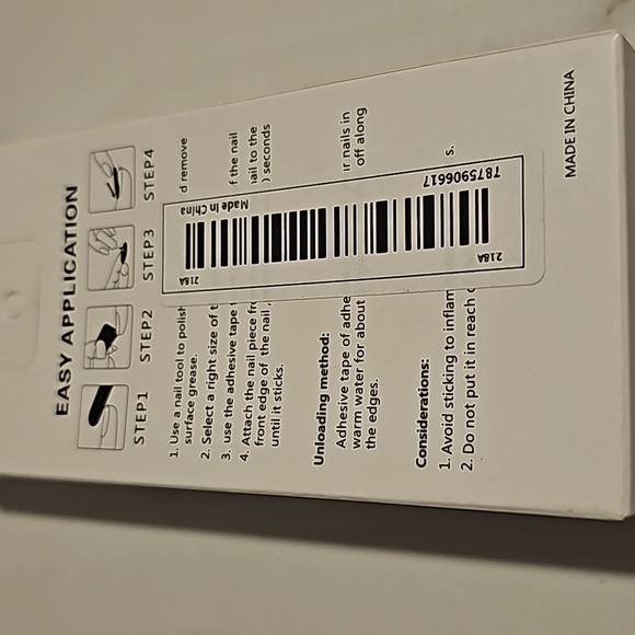 24pc Glue on Nails - Picture 3 of 3